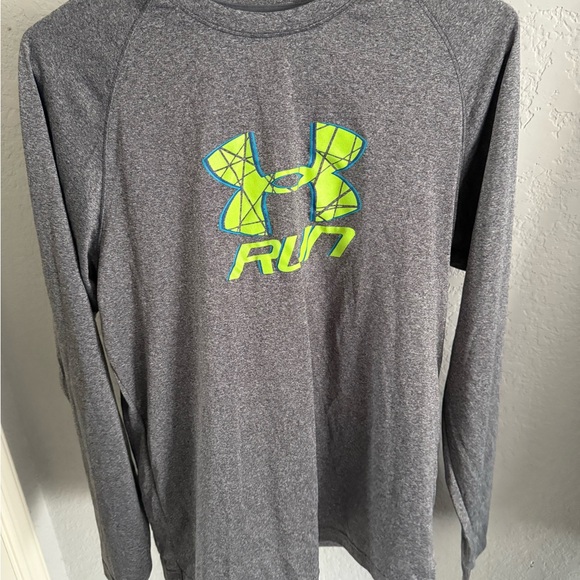Under Armour Heather Gray Athletic HeatGear Shirt - Picture 1 of 3
